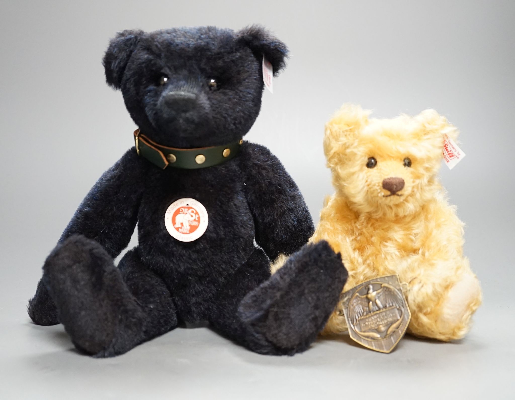 A Steiff exhibition bear, 2004 8
